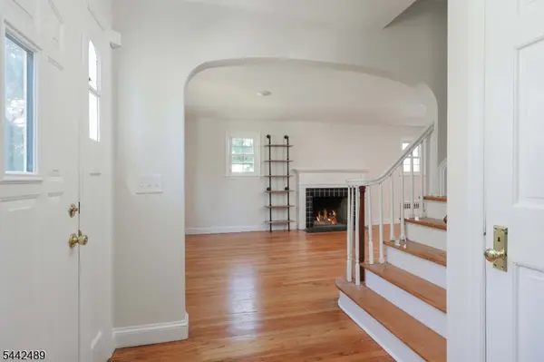 813 Miltonia St, Linden City, NJ 07036