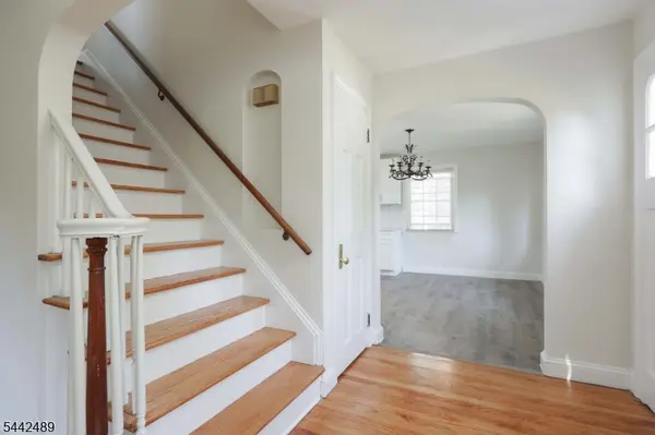 813 Miltonia St, Linden City, NJ 07036