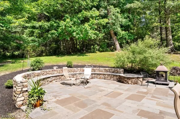 12 Mountain View Ct, Ewing Twp., NJ 08628