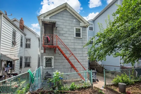 212 Garside St, Newark City, NJ 07104