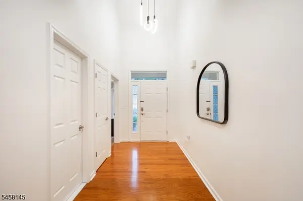 24 Bluffs Ct, Hamburg Boro, NJ 07419