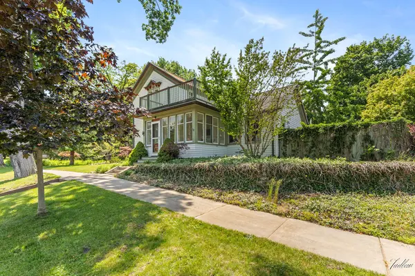 34 S Spring ST, Douglas Vllg, MI 49406