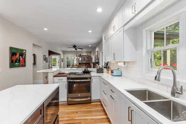 34 S Spring ST, Douglas Vllg, MI 49406