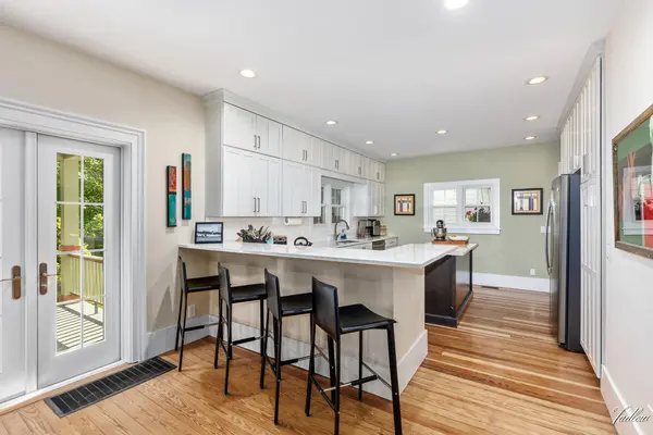 34 S Spring ST, Douglas Vllg, MI 49406