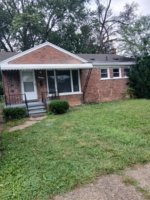 1735 Meadow LN, Inkster City, MI 48141