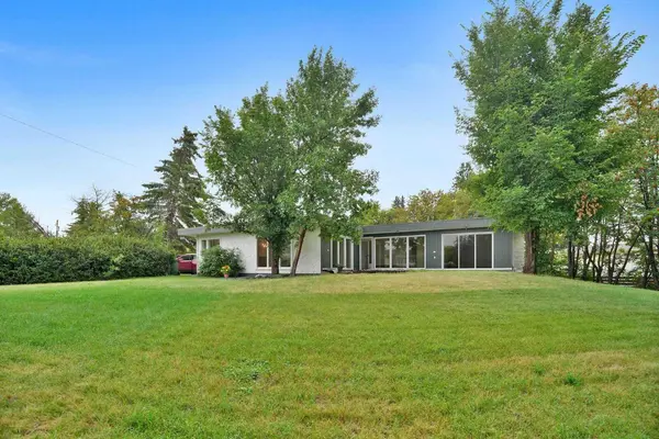 5009 41 Street Close, Innisfail, AB T4G 1H8