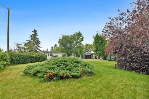 5009 41 Street Close, Innisfail, AB T4G 1H8