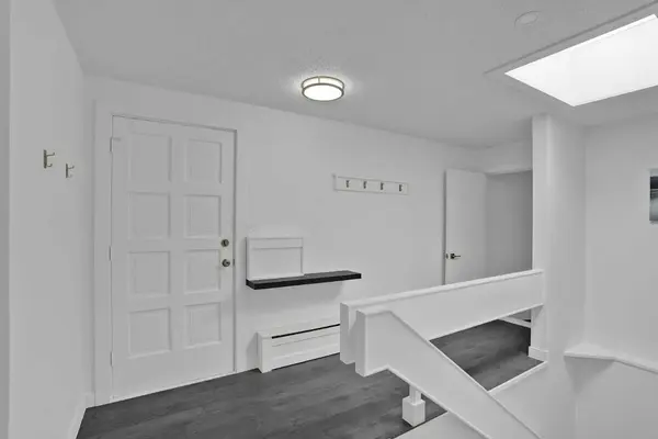 5009 41 Street Close, Innisfail, AB T4G 1H8