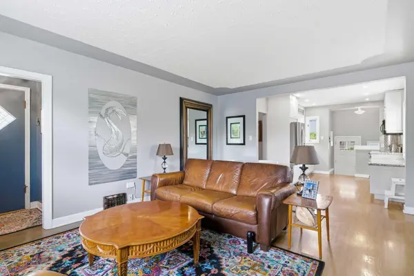 1945 Mountview CRES NE, Calgary, AB T2E 5N4