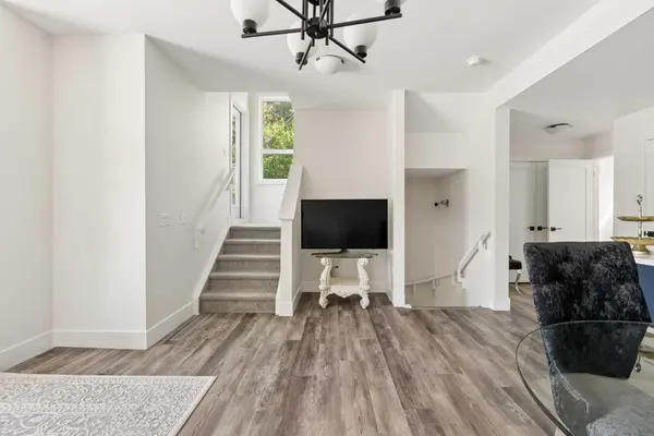 2851 12 AVE SW, Calgary, AB T3C 3Y7
