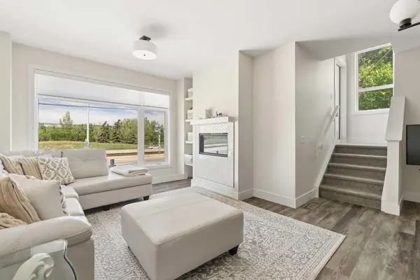 2851 12 AVE SW, Calgary, AB T3C 3Y7