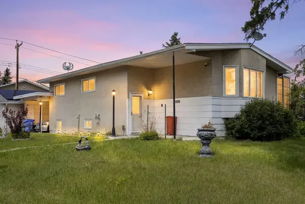 1016 Hunterdale PL NW, Calgary, AB T2K 4R7