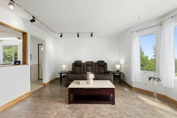 1016 Hunterdale PL NW, Calgary, AB T2K 4R7