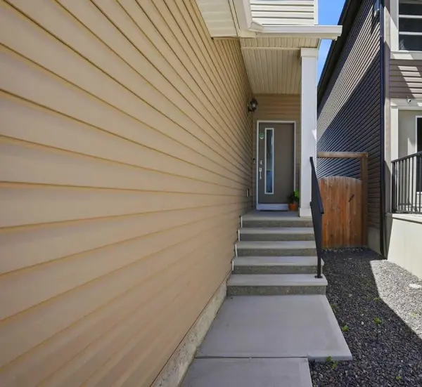 107 Savanna WAY NE, Calgary, AB T3J 0Y6