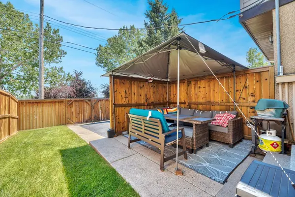 630 Sabrina RD SW #62, Calgary, AB T2W 2N7