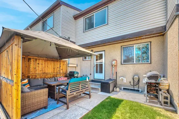 630 Sabrina RD SW #62, Calgary, AB T2W 2N7