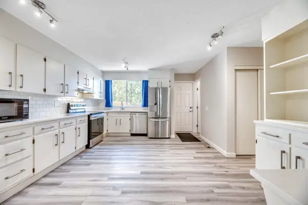 630 Sabrina RD SW #62, Calgary, AB T2W 2N7