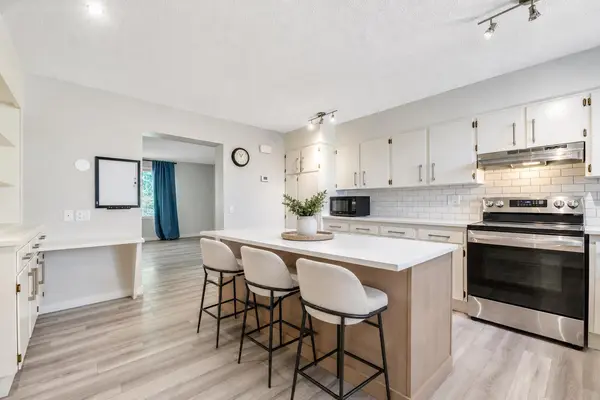 630 Sabrina RD SW #62, Calgary, AB T2W 2N7