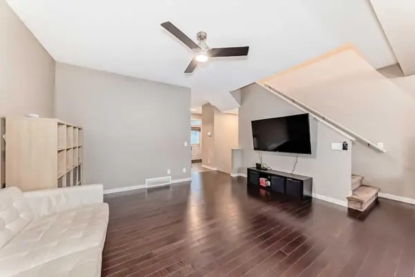 109 New Brighton PARK SE, Calgary, AB T2Z 1B2