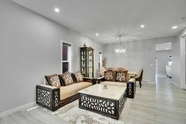 50 Saddlestone PL NE, Calgary, AB T3J 0Z6