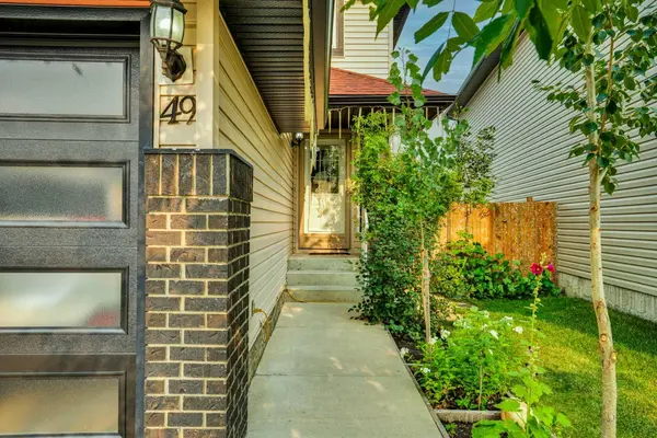 49 Saddletree Close NE, Calgary, AB T3J5H9