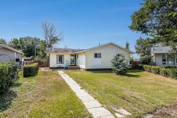 9 Heather CT, Irvine, AB T0J 1V0