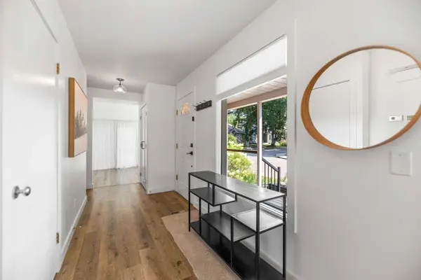 2801 7 AVE NW, Calgary, AB T2N 1B1