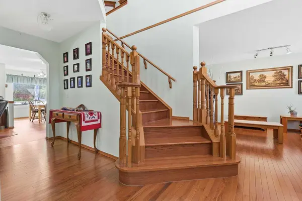 209 schubert PL NW, Calgary, AB T3L 1W6