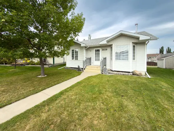 5410 61 Avenue Close, Rocky Mountain House, AB T4T 1N8