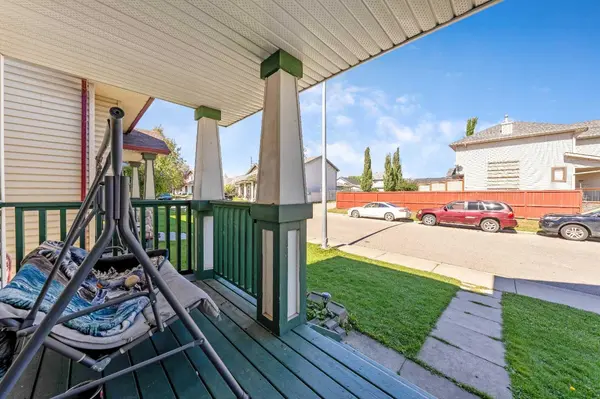 184 Erin Meadow WAY SE, Calgary, AB T2B 3P6