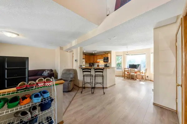 184 Erin Meadow WAY SE, Calgary, AB T2B 3P6