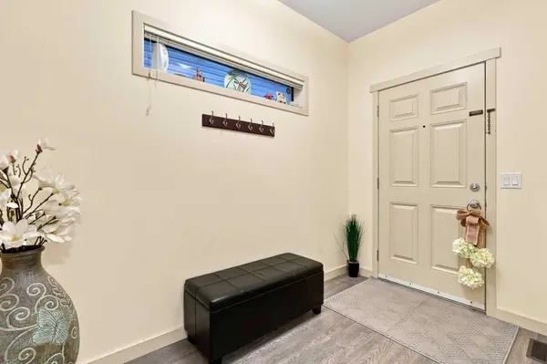 279 Copperpond CIR SE, Calgary, AB T2Z 0R4