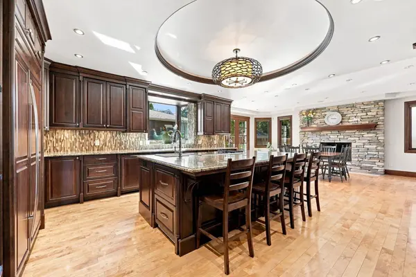 803 25 AVE NW, Calgary, AB T2M 2B4