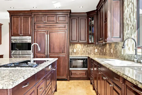 803 25 AVE NW, Calgary, AB T2M 2B4