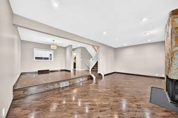 448 Strathcona DR SW #25, Calgary, AB T3H 1M3