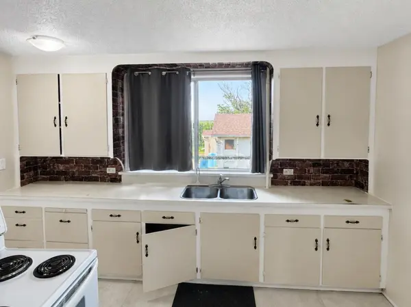 5302 51 AVE, Vermilion, AB T9X 1V1