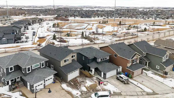 49 Lowden Close, Red Deer, AB T4R 0R9