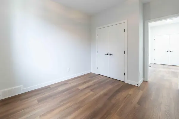 49 Lowden Close, Red Deer, AB T4R 0R9