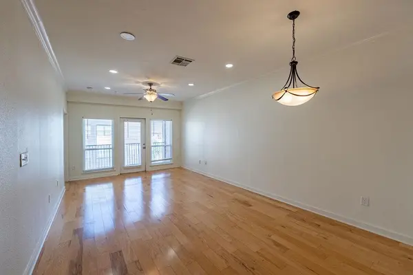 910 W 25th ST #504, Austin, TX 78705