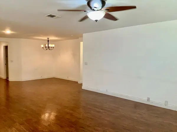 789 Kingfisher LN, Leander, TX 78641