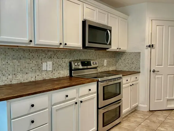 789 Kingfisher LN, Leander, TX 78641
