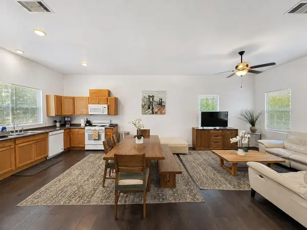 907 E 3rd ST, Austin, TX 78702