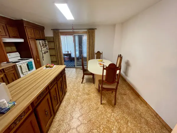 40 Bellevue AVE, Toronto C01, ON M5T 2N4