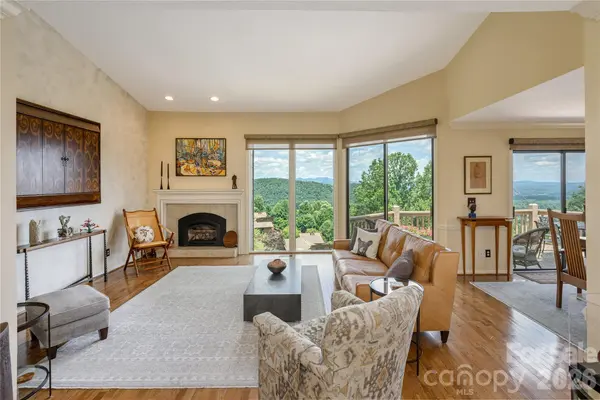 159 Country Ridge RD, Hendersonville, NC 28739
