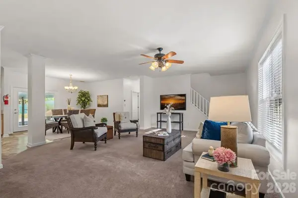 10429 Starwood DR, Charlotte, NC 28215