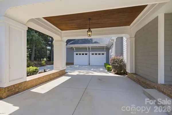 141 Stonewall Beach LN, Mooresville, NC 28117