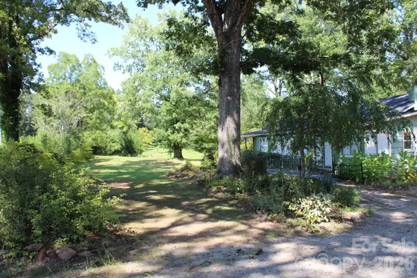 70 Fox Mountain RD, Columbus, NC 28722