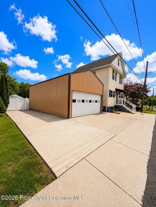 807 Murray ST, Throop, PA 18512