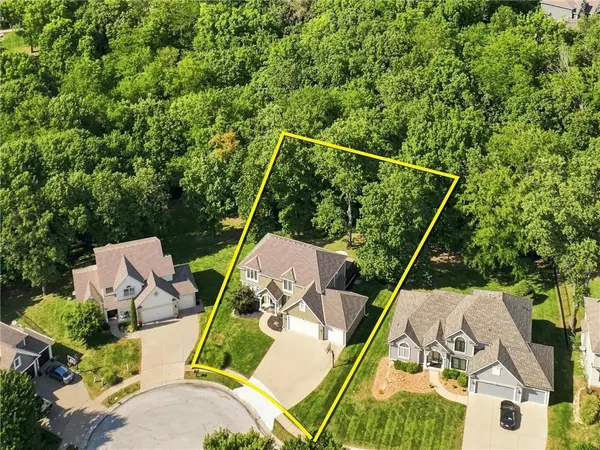 14440 NW 64th TER, Parkville, MO 64152