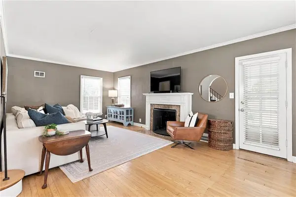 601 E 74th ST, Kansas City, MO 64131